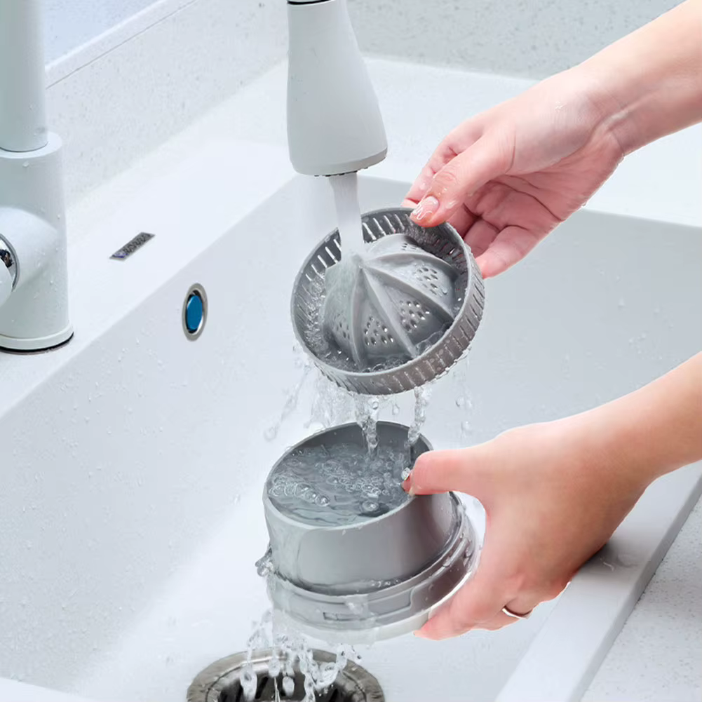 Prenosný, rýchly a jednoduchý elektrický odšťavovač 