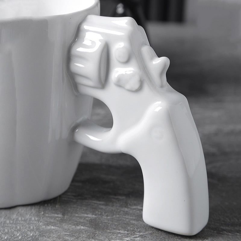 Design-Tasse mit ultra-originalem Pistolenhenkel 