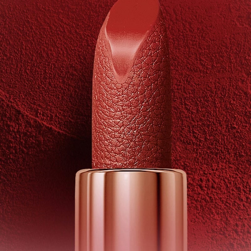 أحمر شفاه غير لامع في علبة حقيبة يد أنيقة 