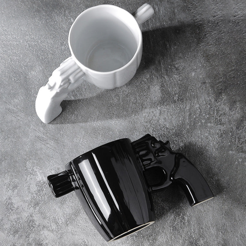Design-Tasse mit ultra-originalem Pistolenhenkel 