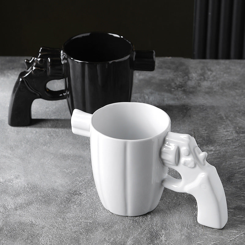 Design-Tasse mit ultra-originalem Pistolenhenkel 