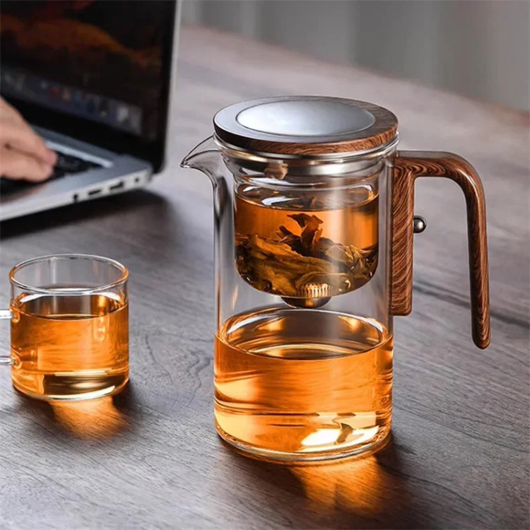 Elegant teapot for a perfect infusion without effort 