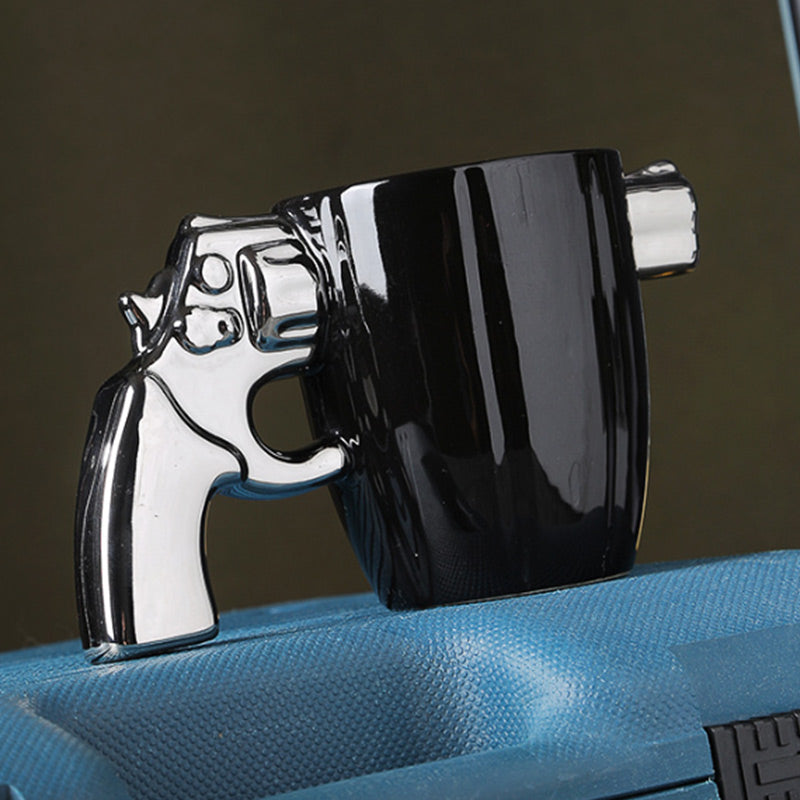 Design-Tasse mit ultra-originalem Pistolenhenkel 