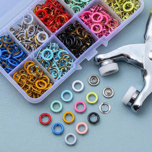 Fissaggio senza cuciture: bottoni a pressione facili da applicare 